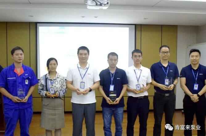 星空登陆入口-星空online(中国)陈迪总经理为突出贡献团队代表颁奖